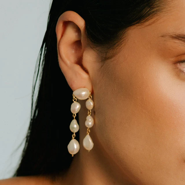 BARROCA DANGLE EARRINGS PEARL