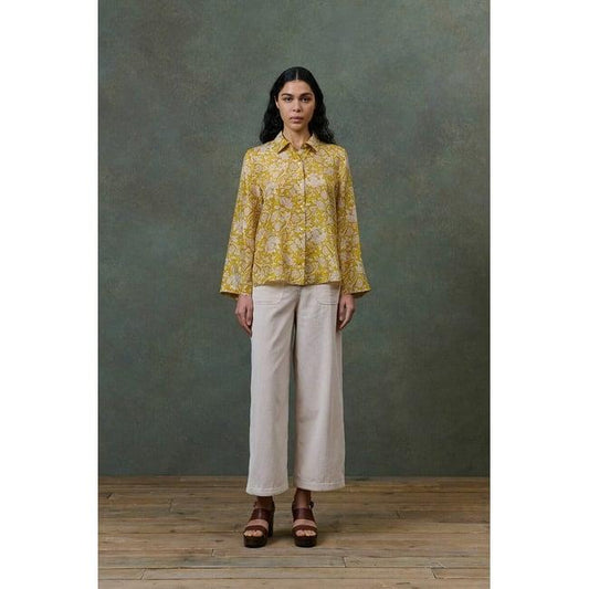 Pants Doilloni Louise Misha crema con modelo